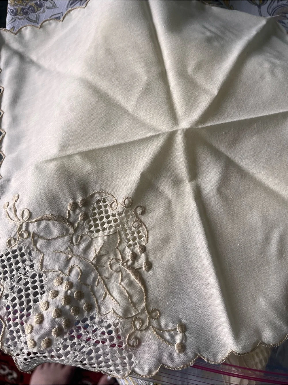 Vintage Embroidered Cream Linen Napkins - Set